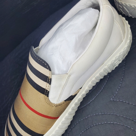 Burberry Kids slip on sneakers Size 31 US 13.5 - Picture 3 of 10